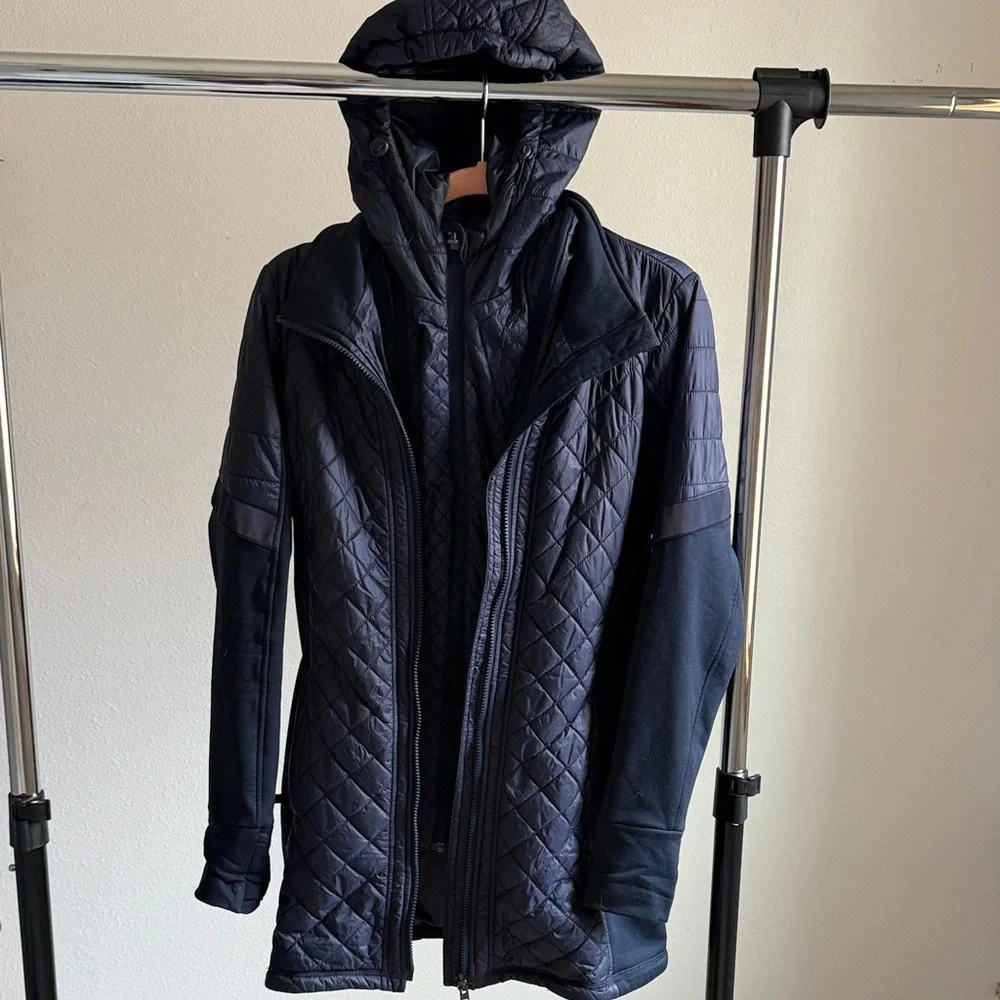 Athleta Women's Quilted Navy Jacket - Picture 5 of 8